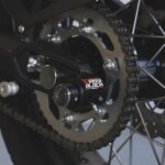 ANTIFURTO MECCANICO BLOCCA RUOTA EASYBLOCK BENELLI TRK 702/702X QJ MOTOR SRT 700 - immagine 4