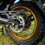 ANTIFURTO MECCANICO BLOCCA RUOTA EASYBLOCK BENELLI TRK 702/702X QJ MOTOR SRT 700 - immagine 5